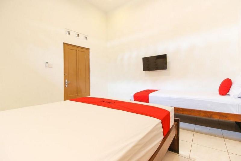 فندق Reddoorz Near Rs Sarjito يوغياكارتا المظهر الخارجي الصورة