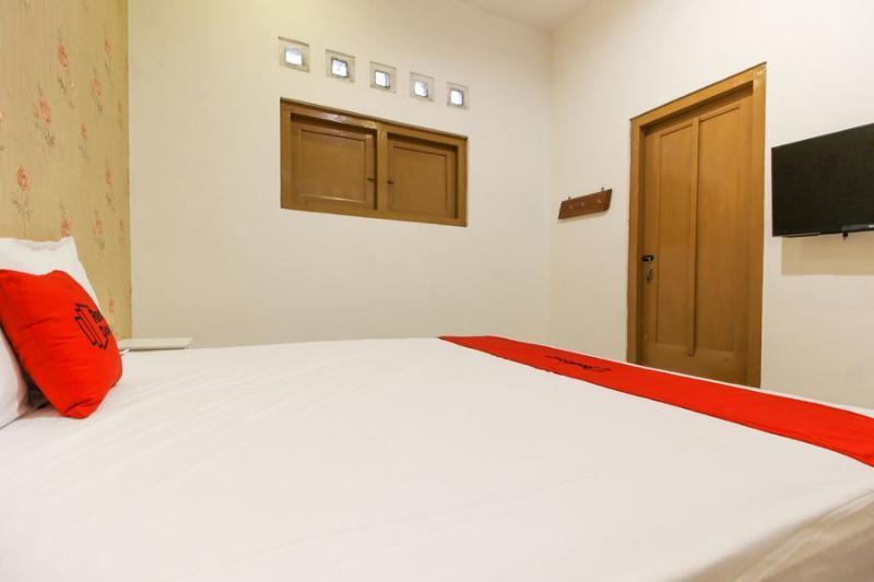 فندق Reddoorz Near Rs Sarjito يوغياكارتا المظهر الخارجي الصورة