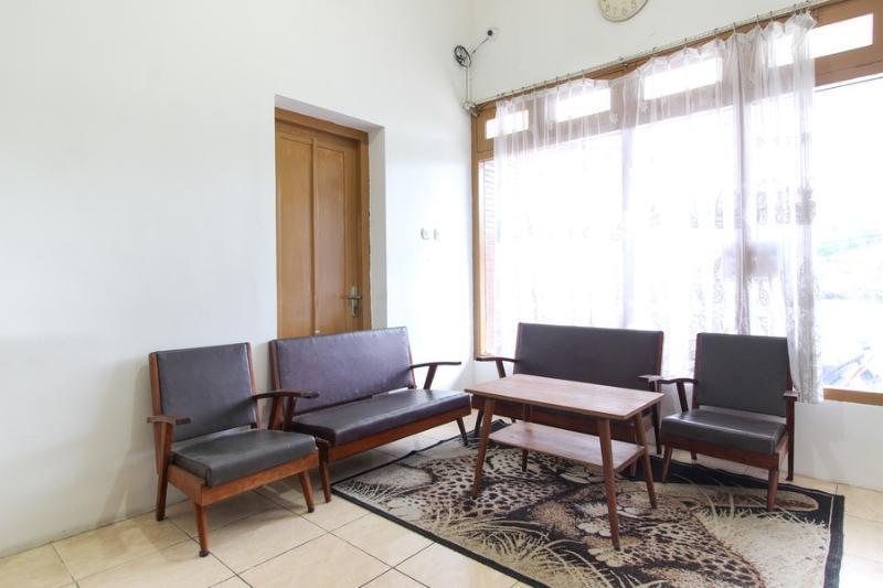 فندق Reddoorz Near Rs Sarjito يوغياكارتا المظهر الخارجي الصورة