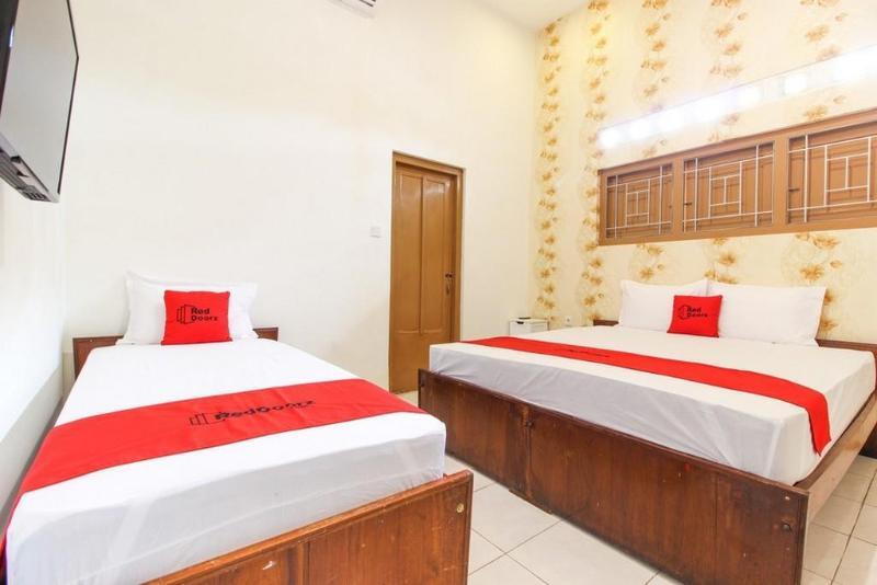 فندق Reddoorz Near Rs Sarjito يوغياكارتا المظهر الخارجي الصورة